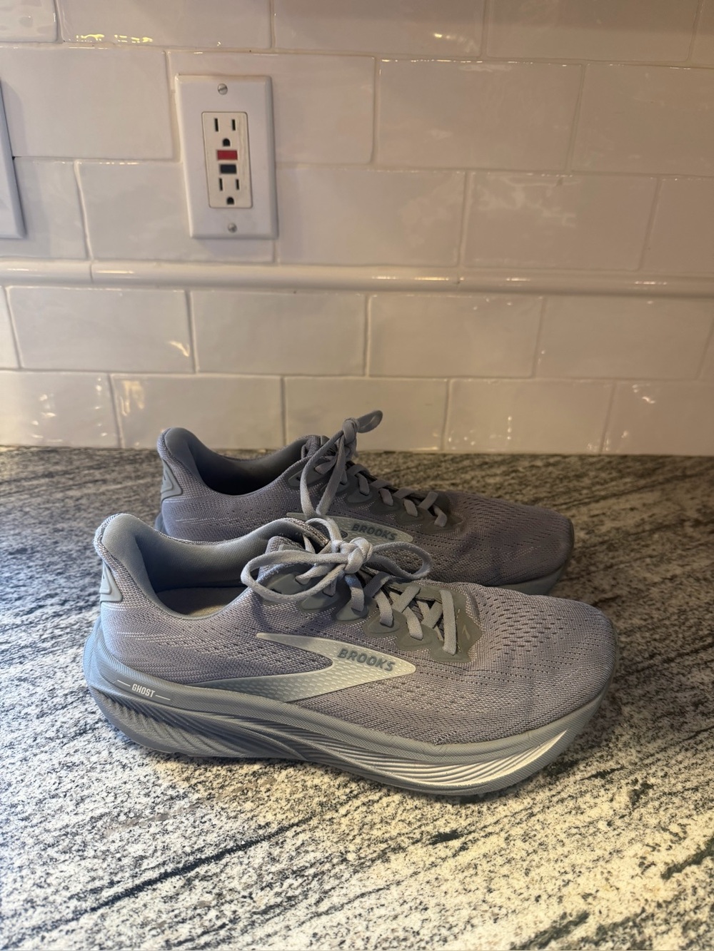 Men’s Brooks Ghost 17 Size 7/Women’s 8.5